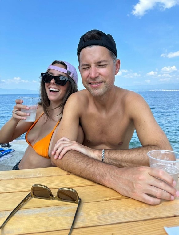 Vanessa Mai und Andreas Ferber entspannen im Urlaub.