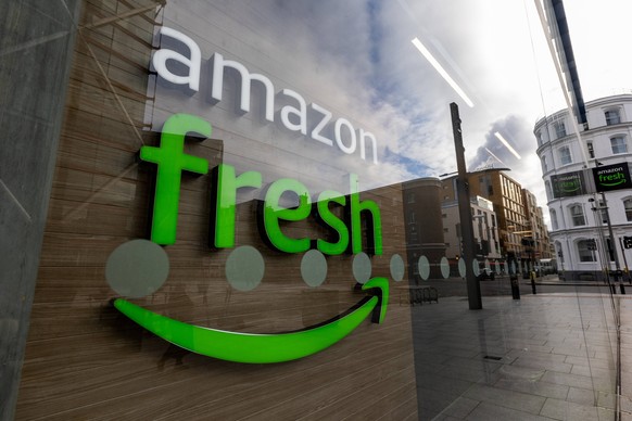 Tienda Amazon Fresh en Londres Una tienda Amazon Fresh se ve en Londres, Reino Unido, el 2 de enero de 2023. Londres Reino Unido PUBLICACIÓNxNOTxINxFRA Copyright: xManuelxRomanox originalFilename: roma...
