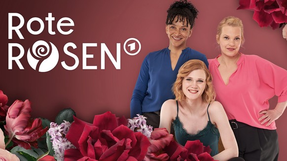 ARD ROTE ROSEN, Telenovela, 20. Staffel, montags bis freitags um 14.10 Uhr im Ersten und einen Tag zuvor in der ARD Mediathek.
Sara Masuch (l.), Lucy Hellenbrecht (M.) und Theresa Hübchen (r.) überneh ...