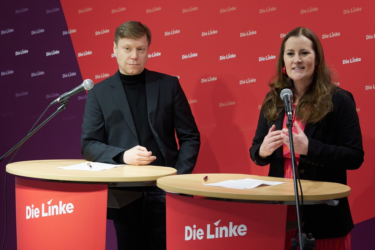 12.01.2024, Berlin: Martin Schirdewan und Janine Wissler (beide Die Linke), Parteivorsitzende, geben zum Jahresauftakt ihrer Partei eine Pressekonferenz in der Berliner Stadtmission. Foto: Joerg Carst ...