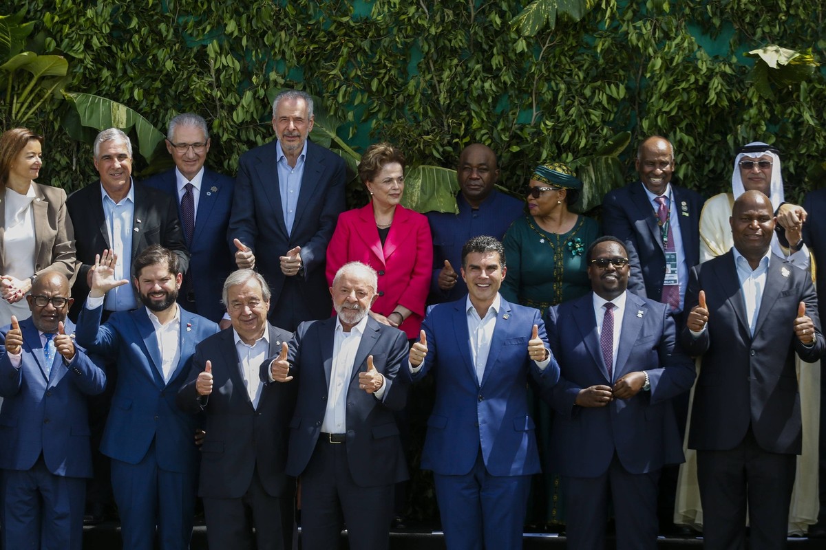 BELÃ M, PA - 07.11.2025: COP 30 _ CuPULA DO CLIMA - Second day of the Climate Summit in BelÃ m, Para. The event precedes COP30, scheduled to begin next Monday. President Luiz Inacio Lula da Silva meet ...