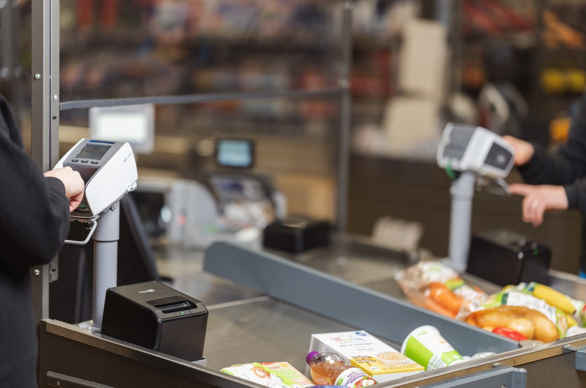 ALDI SÜD rollt Neuerungen im Kassenbereich aus
Mülheim a. d. Ruhr (11.01.2023) ALDI SÜD fokussiert sich auf ein gutes Einkaufserlebnis – vom Betreten der Filiale bis hin zur Checkout-Zone. Um die Ablä ...