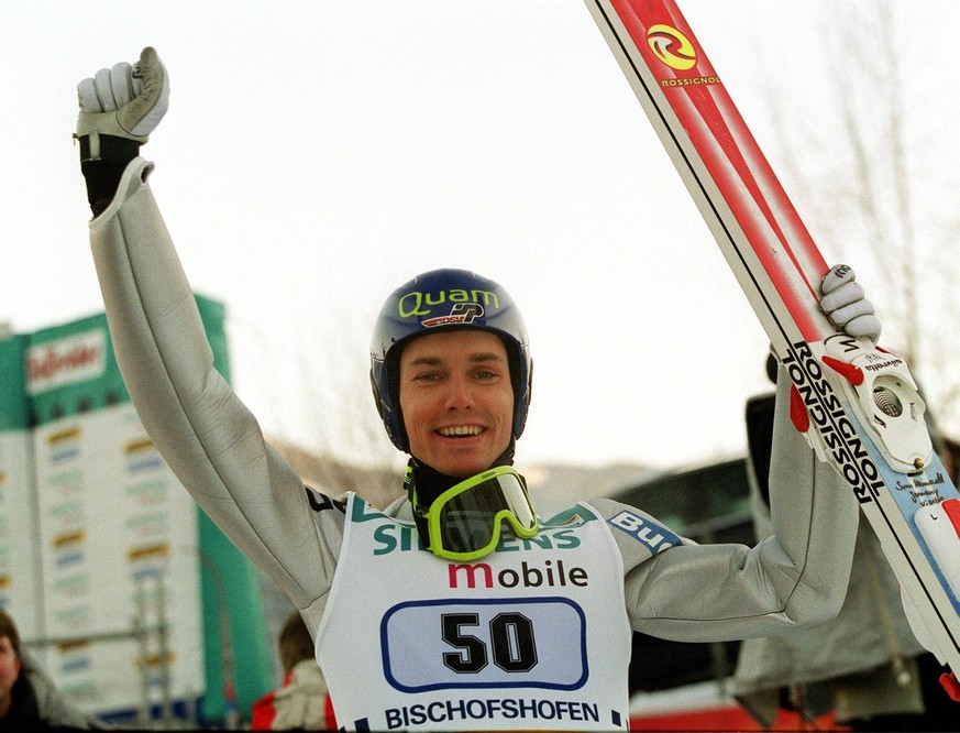 Sven Hannawald - Sieger der Vierschanzen Tournee 2001 / 2002 Sven Hannawald jubelt nach seinem Gesamtsieg in Bischofshofen , Bischofshofen