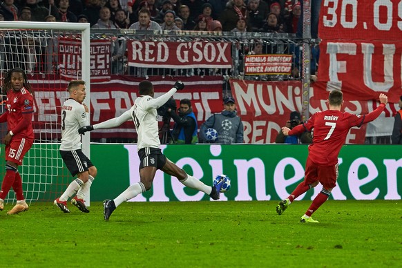 Munich, Germany 27.11.2018, UEFA Champions League - 2018/19 Season, Gruppenphase - Gruppe E - 5. Spieltag, FC Bayern Muenchen - Benfica Lissabon, Franck Ribery (FCB) re. erzielt das 5:1 ( DeFodi501 ** ...