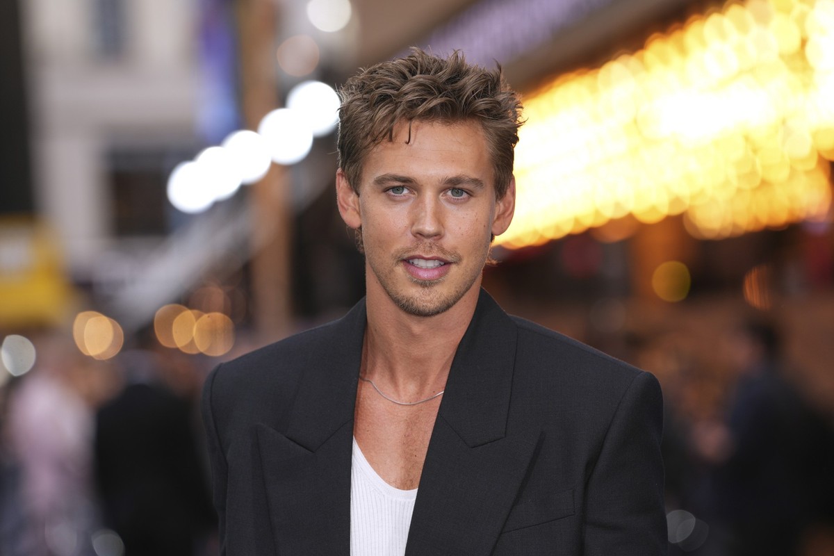 Austin Butler poses for photographers upon arrival at the screening of the film &#039;Caught Stealing&#039; on Tuesday, Aug. 19, 2025, in London. (Photo by Scott A Garfitt/Invision/AP)