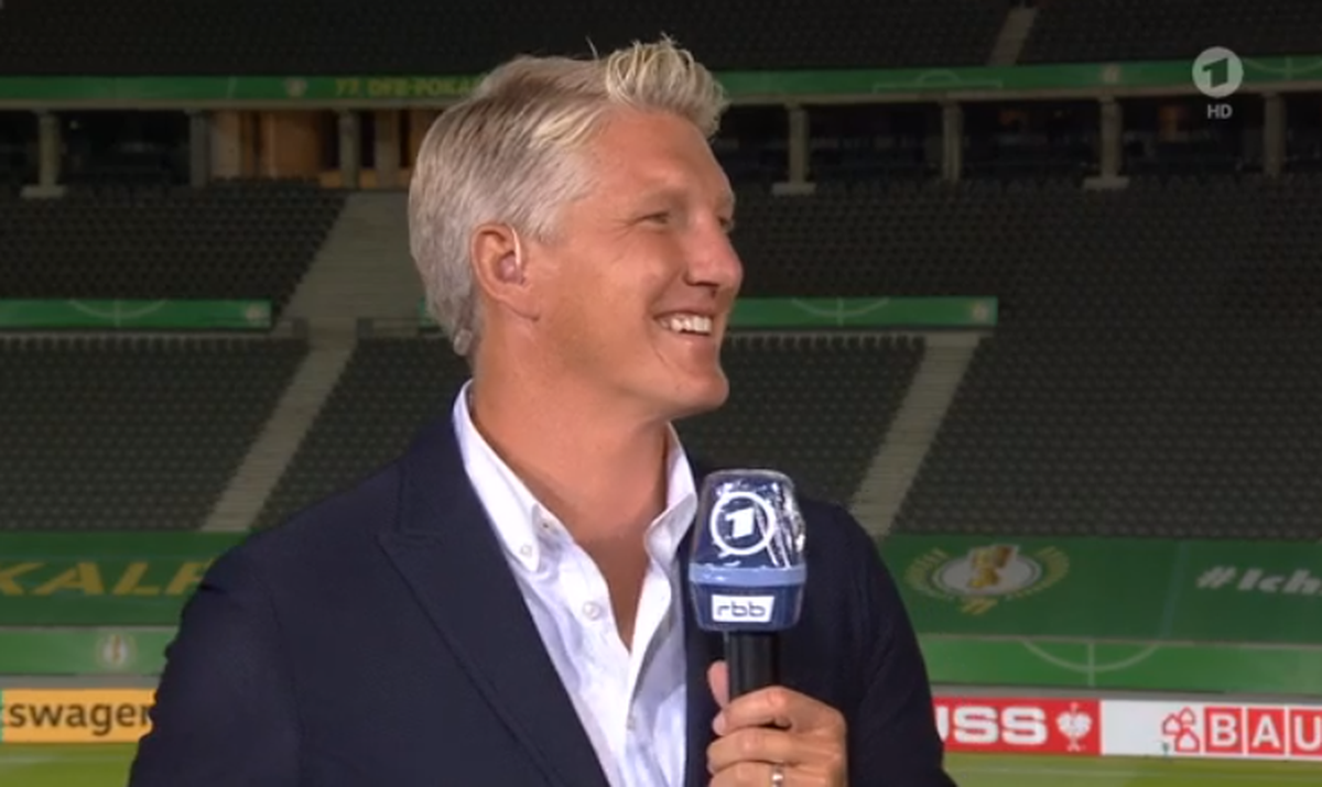 Beim Rummenigge-Angebot musste Schweini schmunzeln.