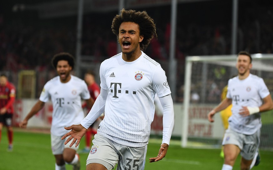 Sport Bilder des Tages 18.12.2019, xjhx, Fussball 1.Bundesliga, SC Freiburg - FC Bayern Muenchen emspor, v.l. Joshua Zirkzee FC Bayern Muenchen celebrate the goal, Der Torjubel zum 1:2 Goal scored, er ...