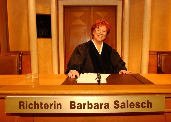 Barbara Salesch in Richterin Barbara Salesch SAT.1 03/02 wow Frau Staatsanw�ltin Staatsanwaltschaft Richterin Gericht Jura Justiz Moderatorin Moderation TV Fernsehen Sender SAT.1 Gerichtsshow Gerichts ...