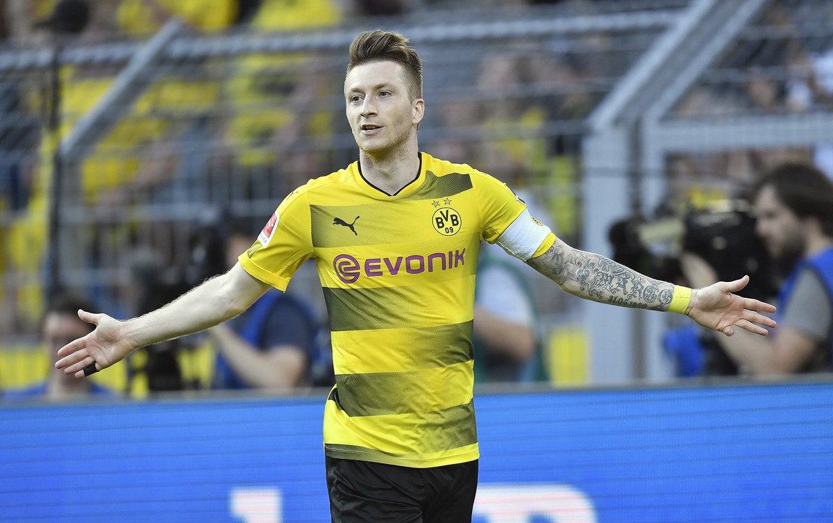 Dortmund's Marco Reus celebrates after scoring his side's 4th goal during the German Bundesliga soccer match between Borussia Dortmund and Bayer Leverkusen in Dortmund, Germany, Saturday, Ap ...