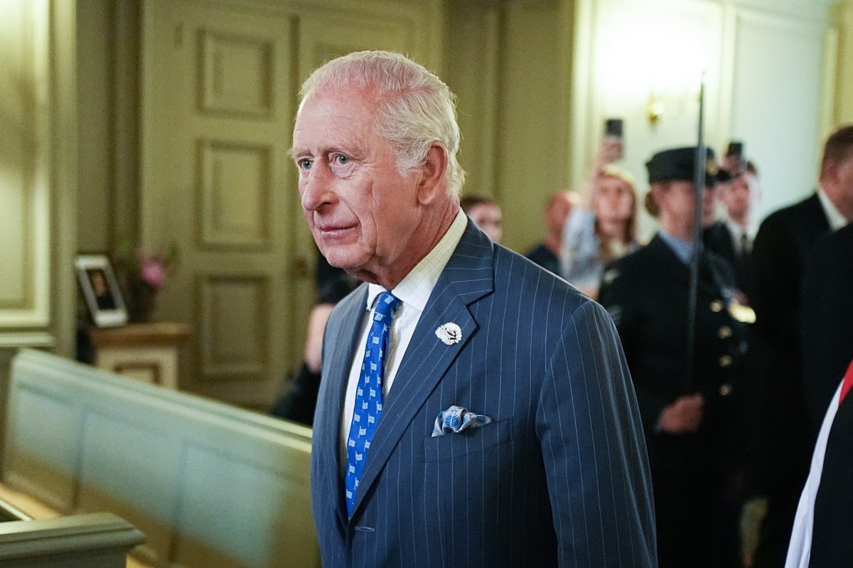 ARCHIV - 04.06.2025, Großbritannien, London: Der britische König Charles III. kommt zu einem Gottesdienst anlässlich des 400-jährigen Bestehens der Queen&#039;s Chapel im Zentrum Londons. (zu dpa: «Na ...
