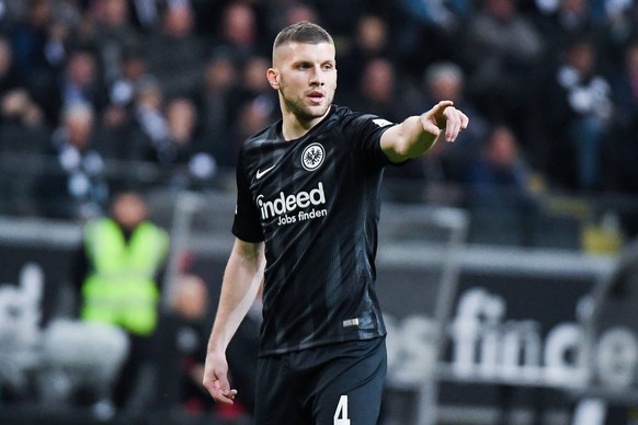 11.11.2018, xpsx, Fussball 1.Bundesliga, Eintracht Frankfurt - FC Schalke 04 emspor, v.l. Ante Rebic (Eintracht Frankfurt) (DFL/DFB REGULATIONS PROHIBIT ANY USE OF PHOTOGRAPHS as IMAGE SEQUENCES and/o ...