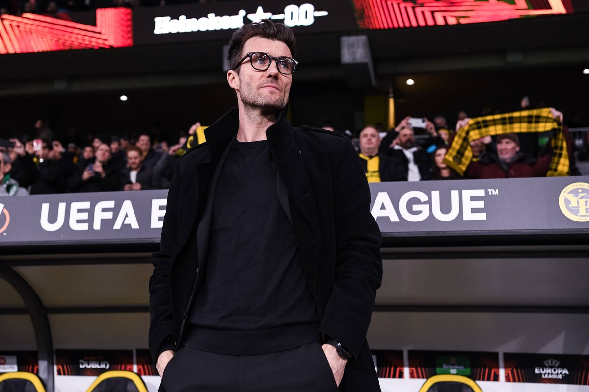 BERN, SWITZERLAND - FEBRUARY 15: manager Raphael Wicky of BSC Young Boys during the UEFA Europa League 2023/24 round of 16 first leg match between BSC Young Boys and Sporting CP at Stadion Wankdorf on ...