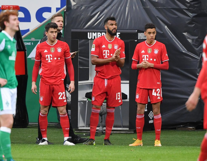 v.li., Marc Roca Bayern Muenchen, Eric Maxim Choupo Moting Bayern M