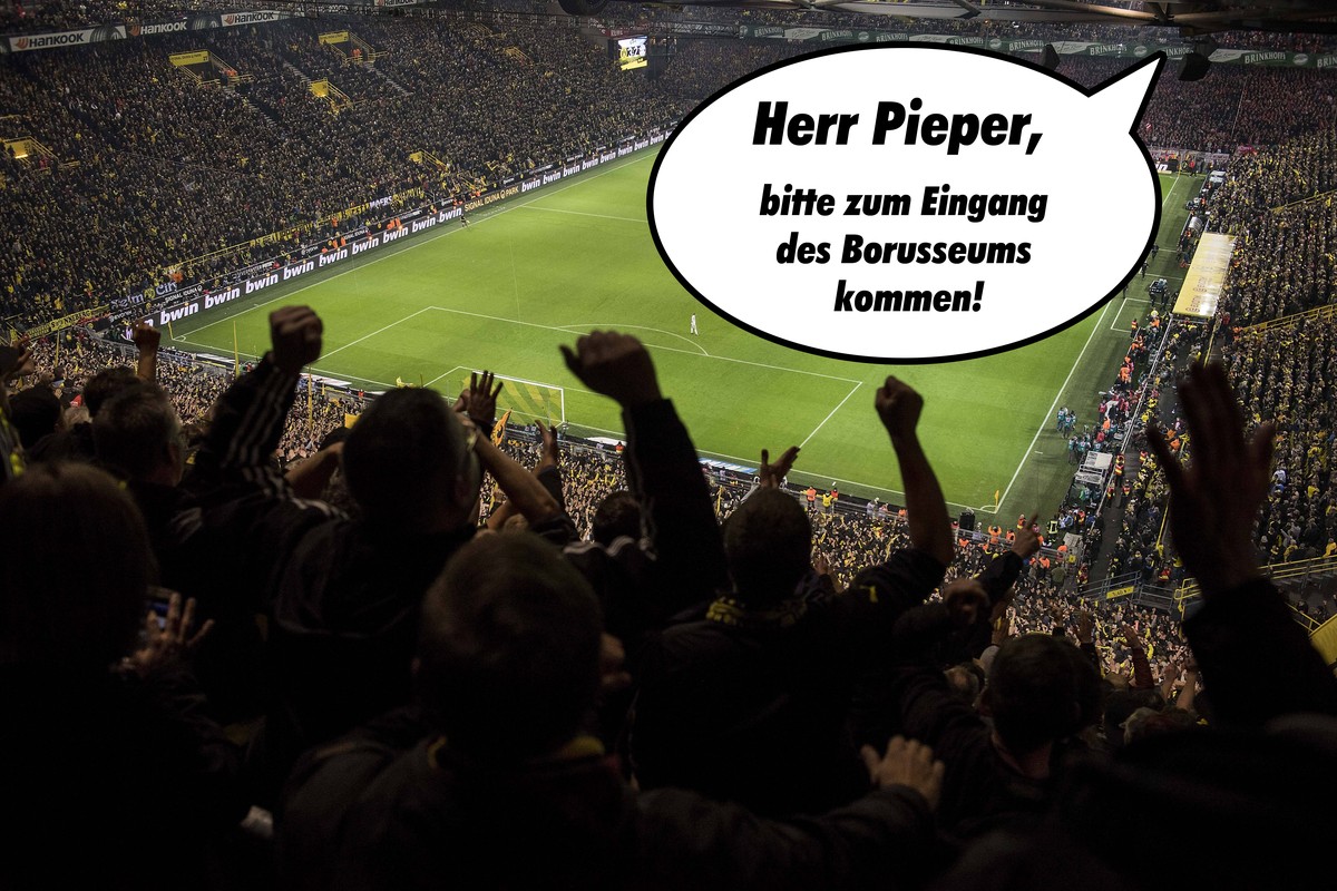 Feature, Fans auf der Suedtribuene feuern Ihr Team an, im Hintergrund das Spielfeld. Fussball 1.Bundesliga, 11.Spieltag, Borussia Dortmund (DO) - FC Bayern Muenchen (M) 3:2, am 10.11.2018 in Dortmund/ ...