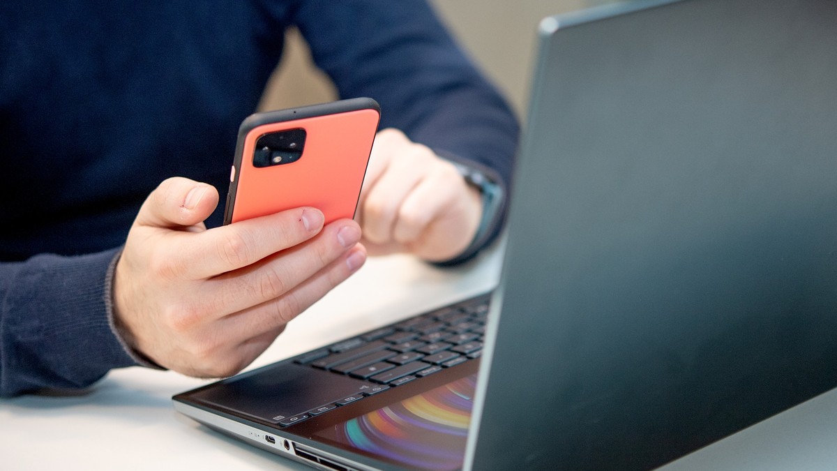 ILLUSTRATION - Zum Themendienst-Bericht vom 19. September 2022: Daten bestätigen, sonst Bahncard-Sperre? Solchen Phishing-Märchen sollte man keinen Glauben schenken und entsprechende Mails gleich lösc ...