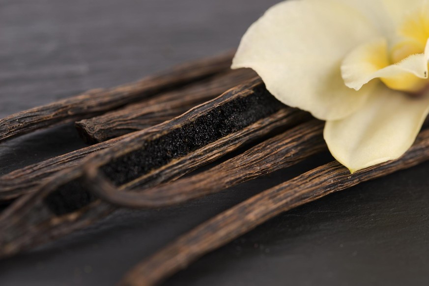 Auf natürliche Art und Weise wird Vanille aus den Schoten einer speziellen Orchideen-Gattung gewonnen.
