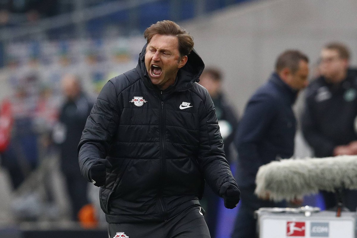 31.03.2018, HDI-Arena, Hannover, Ligaspiel, 1. Liga, Hannover 96 vs RB Leipzig, im Bild Ralph Hasenhuettl (Trainer, Leipzig) jubelt nach dem Sieg ueber Hannover Hannover 96 vs RB Leipzig *** 31 03 201 ...