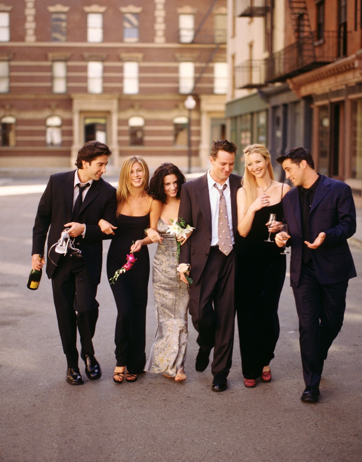 Die Serie &quot;Friends&quot; ist Kult. Fehler gibt es dennoch einige. Einfach rechts klicken oder nach links wischen, um alle Pannen zu sehen!