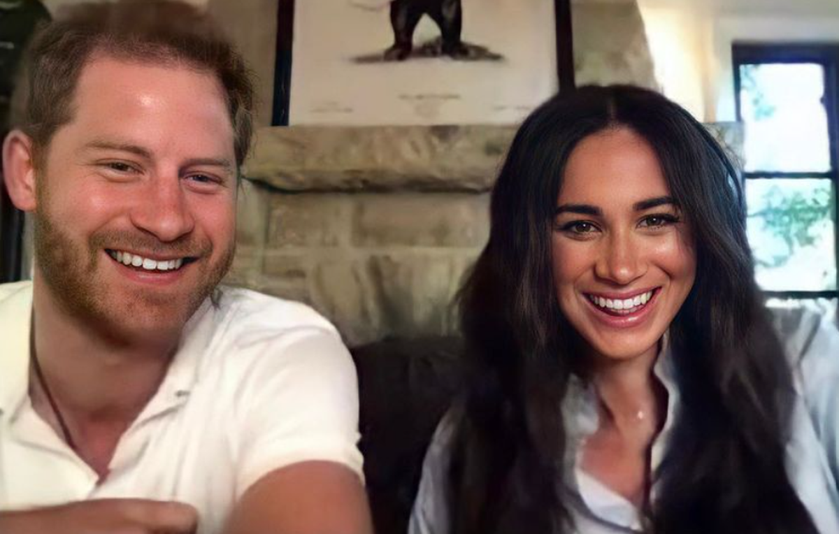 Harry und Meghan während des Poesieworkshops.