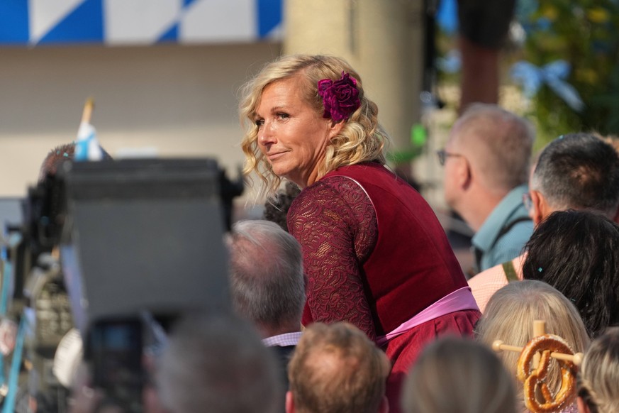 ZDF - Fernsehgarten Andrea Kiwi Kiewel in der Unterhaltungsshow ZDF Fernsehgarten am 24.09.2023 in Mainz. Mainz ZDF Fernsehgarten Rheinland-Pfalz *** ZDF Fernsehgarten Andrea Kiwi Kiewel in the entert ...