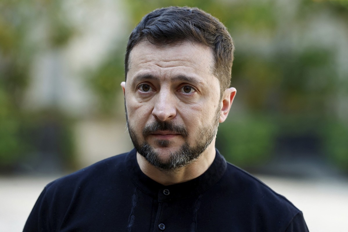 ARCHIV - 27.03.2025, Frankreich, Paris: Der ukrainische Präsident Wolodymyr Selenskyj spricht zu den Journalisten in der Residenz des britischen Botschafters nach einem Treffen mit europäischen Staats ...
