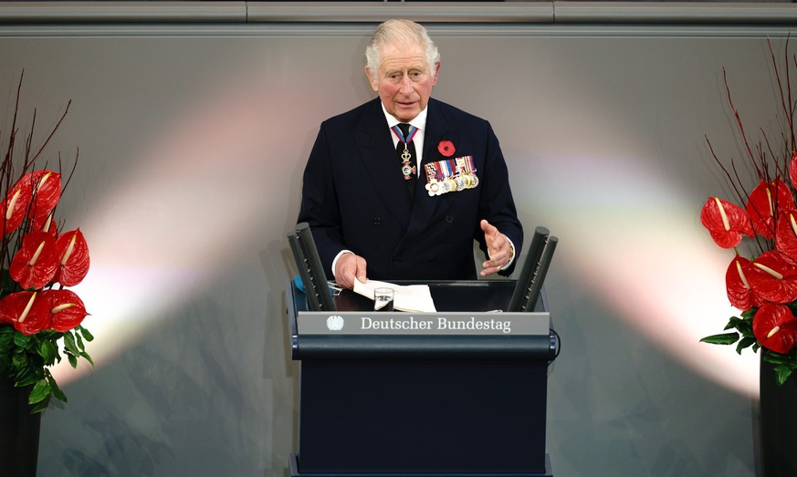 ARCHIV - 15.11.2020, Berlin: Der damalige Prinz Charles hält im Bundestag eine Gedenkrede zum Volkstrauertag. Noch vor seiner Krönung besucht König Charles III. Deutschland. Dass Auslandsreisen der kö ...