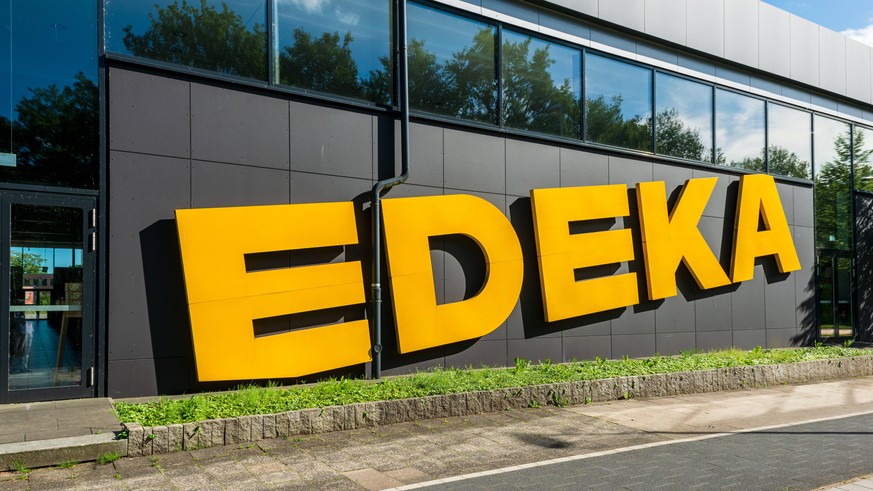 Die Edeka-Gruppe ist ein genossenschaftlich organisierter kooperativer Unternehmensverbund im deutschen Einzelhandel Kiel Suchsdorf Schleswig-Holstein Deutschland *** The Edeka Group is a co-operative ...