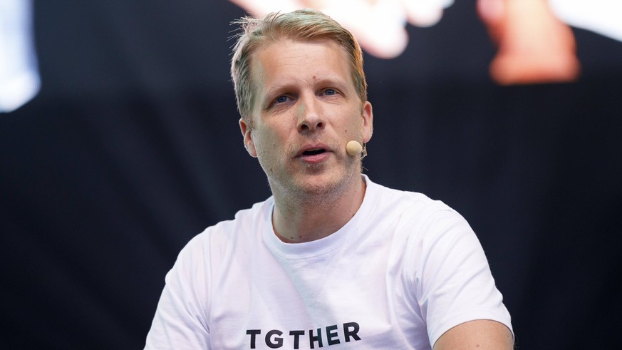 Oliver Pocher mit dem Programm Die Pochers hier live im Kulturgarten in der Bonner Rheinaue. Das Bonn Live Kulturgarten Open Air Festival 2020 ist Europas erstes Open Air Festival unter Corona-Auflage ...