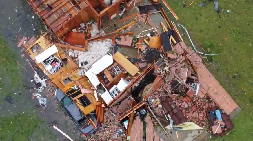Zerstörung eines Hauses in Morton, Mississippi, nach einem Tornado.