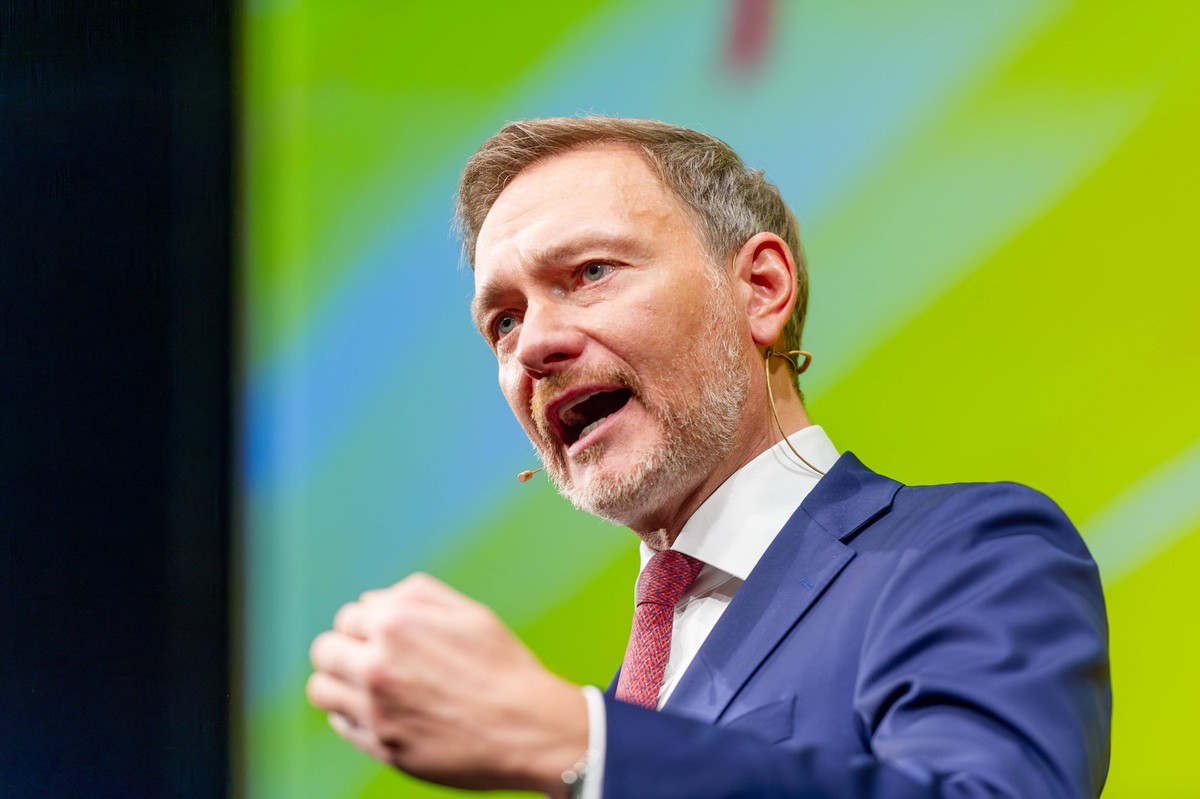 Stuttgart 125. Ordentlicher Landesparteitag, am Dreikoenigskundgebung der Freien Demokraten. 6. Januar 2024 im Stuttgarter Opernhaus, Dreikoenigstreffen der Freien Demokraten 2024, GER Christian Lindn ...