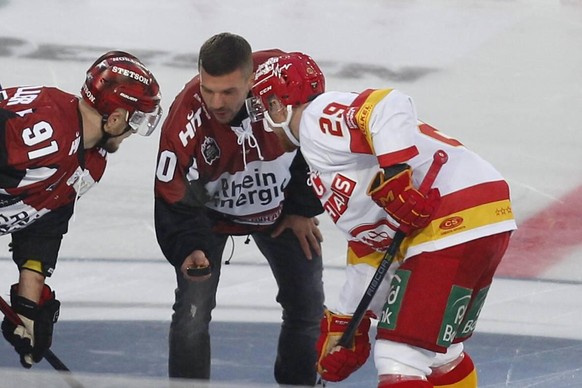 DEL Wintergame; Koelner Haie - Duesseldorfer EG; Koeln, 12.01.2019 Moritz Mueller (Koelner Haie, 91); Alexander Barta (Duesseldorfer EG, 29); Lukas Podolski; DEL Wintergame; Koelner Haie - Duesseldorf ...