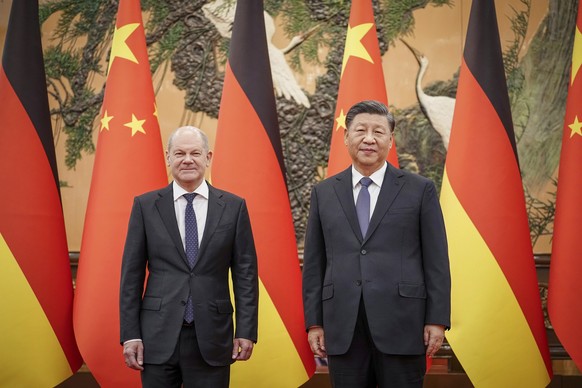 German Chancellor Olaf Scholz, left, poses for a photo with Chinese President Xi Jinping at the Great Hall of People in Beijing, China, Friday, Nov. 4, 2022. (Kay Nietfeld/Pool Photo via AP)