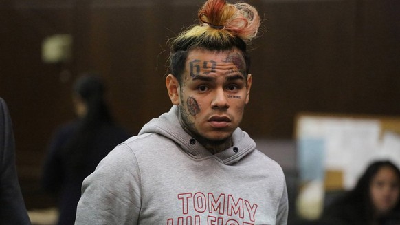 July 11, 2018, Manhattan, NY, USA: Daniel Hernandez, aka, Tekashi 69, aka 6ix9ine, appears at his arraignment in Manhattan Criminal Court on July 11, 2018. Manhattan USA
2020 new — live gefängnis 6i ...