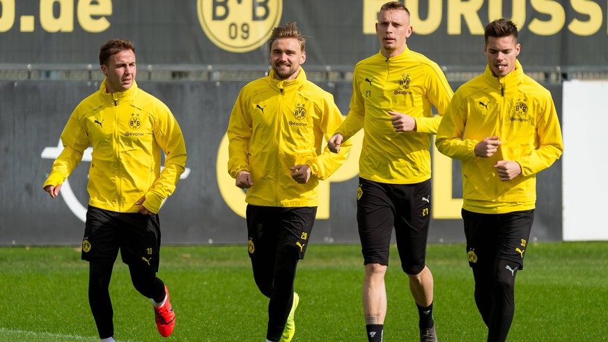 Dortmund, Germany, 26.03.2019, 1. Bundesliga, Training BV Borussia Dortmund, Mario Goetze (BVB), Marcel Schmelzer (BVB), Marius Wolf (BVB) und Julian Weigl (BVB) waermen sich auf, ( DeFodi001 *** Dort ...