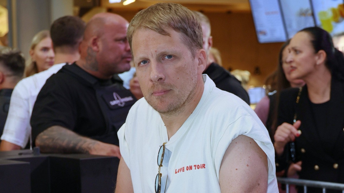 RECORD DATE NOT STATED PROMI-RUTSCH BATTLE 12.10.2023 Oliver Pocher, Promi-Rutsch-Battle in der Europa Passage, Hamburg, 12.10.2023 *** PROMI RUTSCH BATTLE 12 10 2023 Oliver Pocher, Promi Rutsch Battl ...