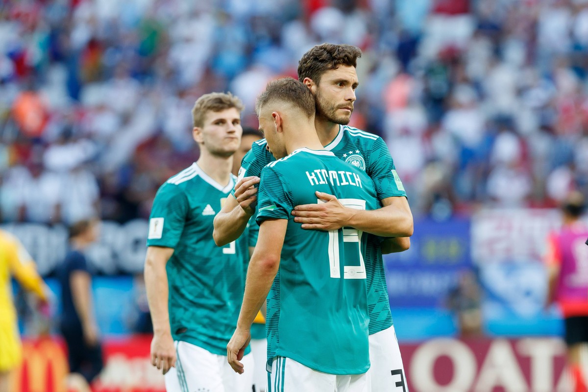 Kasan, Russland, 27.06.2018, FIFA Weltmeisterschaft, Gruppe F, Suedkorea - Deutschland, Joshua Kimmich (GER) und Jonas Hector (GER) nach dem spiel, enttaeuscht ( DeFodi507 *** Kazan Russia 27 06 2018 ...