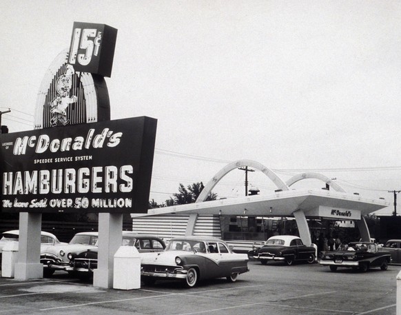 Photo from 1955, of Ray Kroc&#039;s first restaurant in Des Plaines, Illinois McDonald&#039;s opened its first restaurant on May 15th 1940 in San Bernardino, California, USA