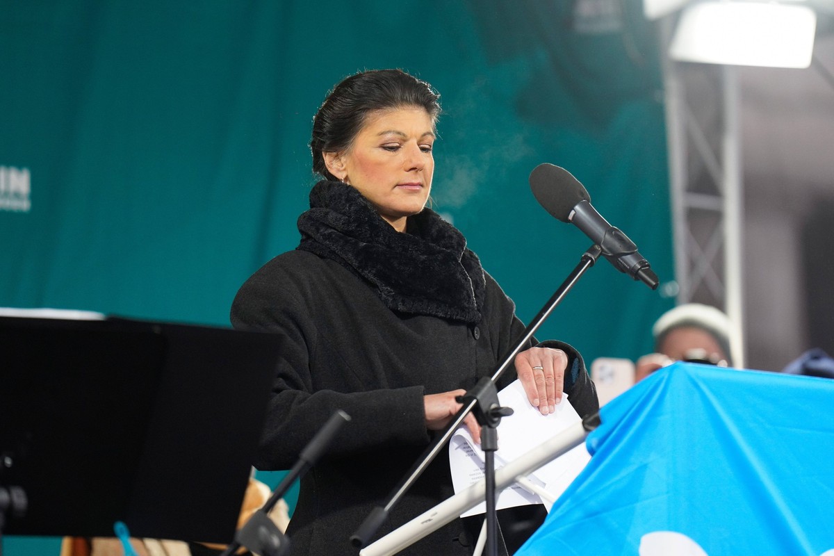 Friedensdemonstration vor dem Brandenburger Tor, Sahra Wagenknecht MdB, BSW Demo Nein zu Kriegen - R