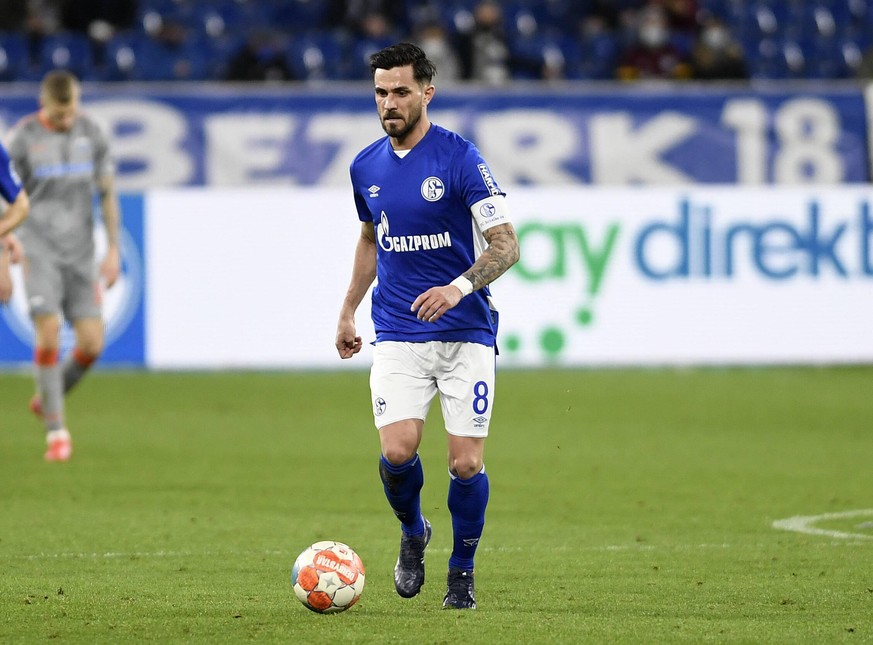 Schalke-Kapitän Danny Latza und seine Teamkameraden werden in Zukunft ohne den &quot;Gazprom&quot;-Schriftzug auf dem Trikot auflaufen.