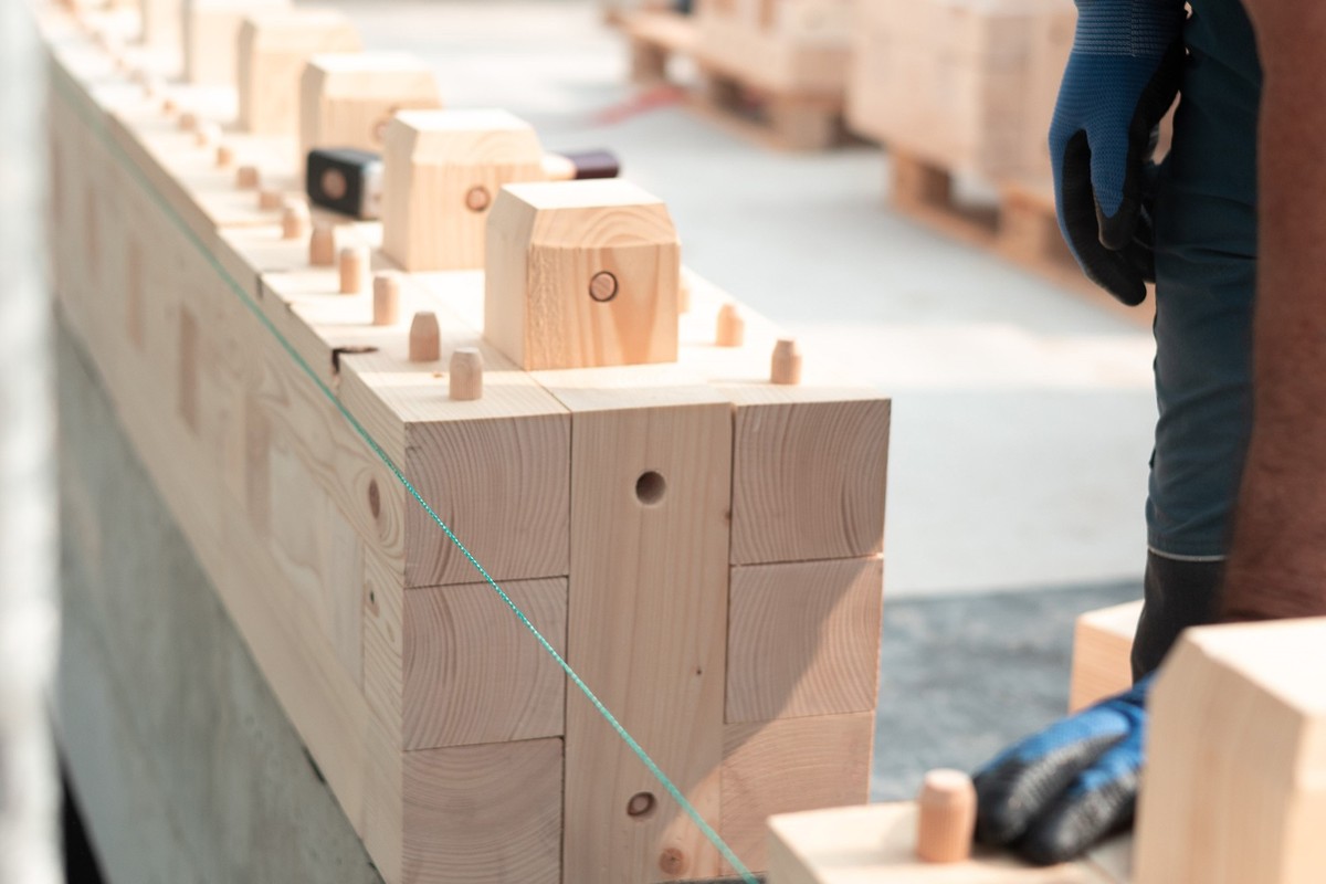 Die Holz-Module von "Triqbriq" lassen sich schnell und flexibel zusammensetzen.