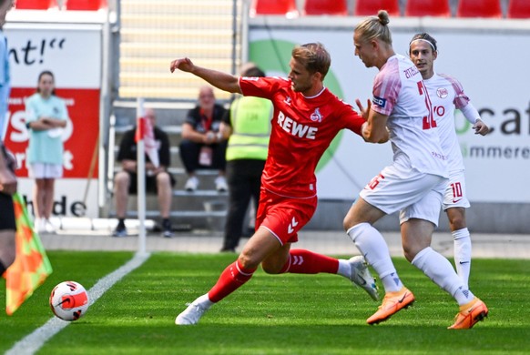 17.07.2022, xpsx, Fussball Testspiel, Kickers Offenbach - 1.FC Köln v.l. Martin Sebastian Andersson 1.FC Köln, Jakob Zitzelsberger Offenbacher Kickers DFL/DFB REGULATIONS PROHIBIT ANY USE OF PHOTOGRAP ...