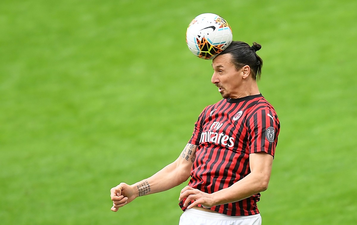 Soccer Football - Serie A - AC Milan v Genoa - San Siro, Milan, Italy - March 8, 2020 AC Milan's Zlatan Ibrahimovic in action REUTERS/Daniele Mascolo