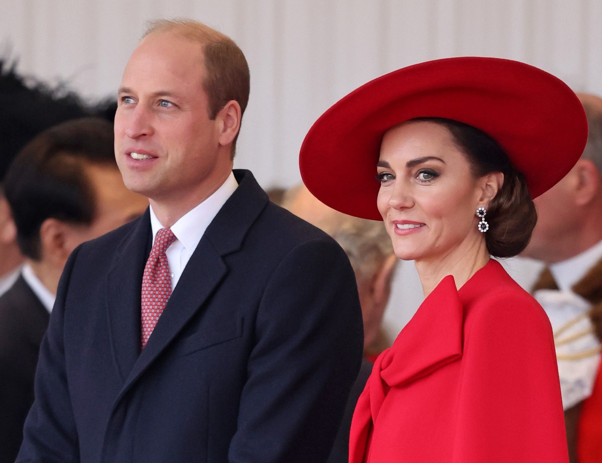 21.11.2023, Gro�britannien, London: Kate (r), Prinzessin von Wales, und William, Prinz von Wales, bei der feierlichen Begr��ung des s�dkoreanischen Pr�sidenten und seiner Frau am ersten Tag des Staats ...