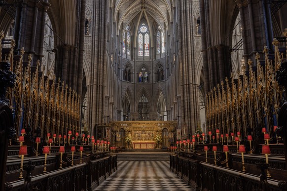 12.04.2023, Gro�britannien, London: Blick auf die Westminster Abbey vor der Kr�nung von K�nig Charles III.. Westminster Abbey wird seit Wilhelm I. im Jahr 1066 als Kr�nungskirche genutzt, mit Ausnahme ...