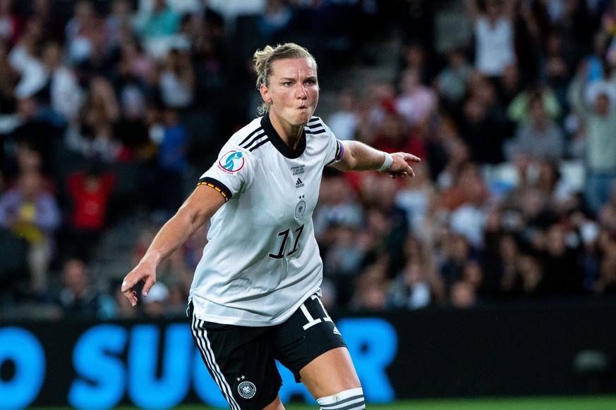 Alexandra Popp Deutschland 11 jubelt ueber das Tor zum 1:0, GBR, Deutschland vs. Frankreich, Fussball UEFA Womens EURO 2022, 27.07.2022, Halbfinale GBR, Deutschland vs. Frankreich, Fussball UEFA Women ...