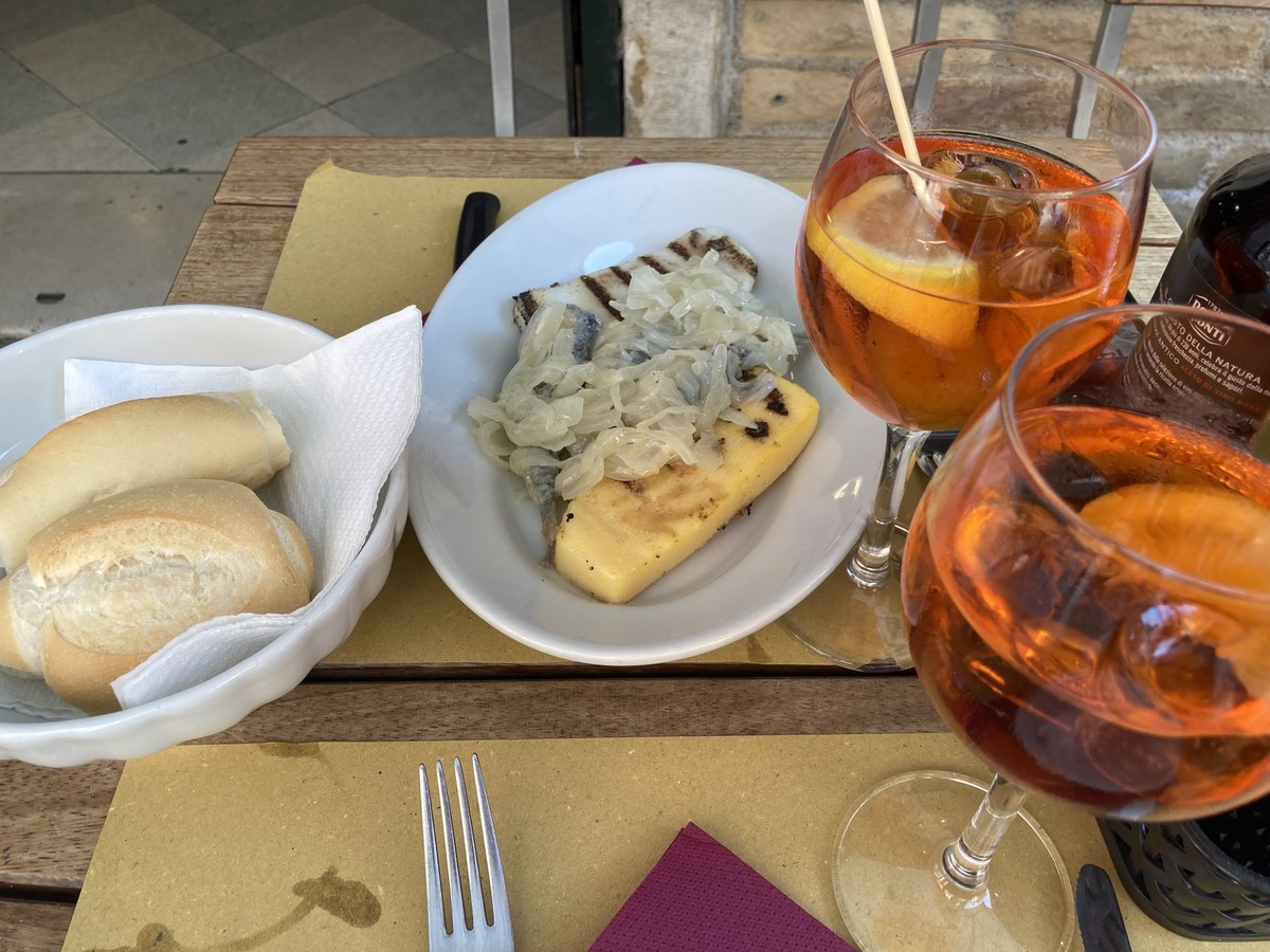 In Italien gehört ein Aperitif zum Essen einfach dazu.