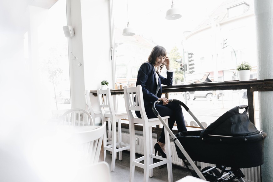 Businesswoman working from cafe with pram on her side model released Symbolfoto property released PUBLICATIONxINxGERxSUIxAUTxHUNxONLY KNSF01910

Business Woman Working from Cafe With pram ON her Sid ...