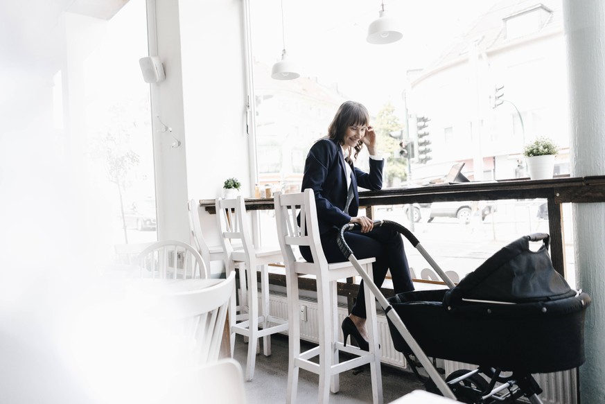 Businesswoman working from cafe with pram on her side model released Symbolfoto property released PUBLICATIONxINxGERxSUIxAUTxHUNxONLY KNSF01910

Business Woman Working from Cafe With pram ON her Sid ...