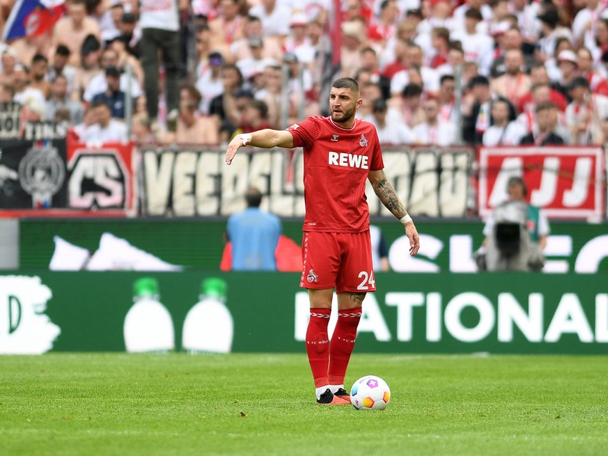 06.04.2024, Cologne, Germany, Rhein-Energie-Stadium, 1. FC Koeln vs VfL Bochum - 1. Bundesliga, Julian Jeff Chabot 1. FC Koeln gestikuliert, gestik Foto Ralf Treese DFB / DFL REGULATIONS PROHIBIT ANY  ...