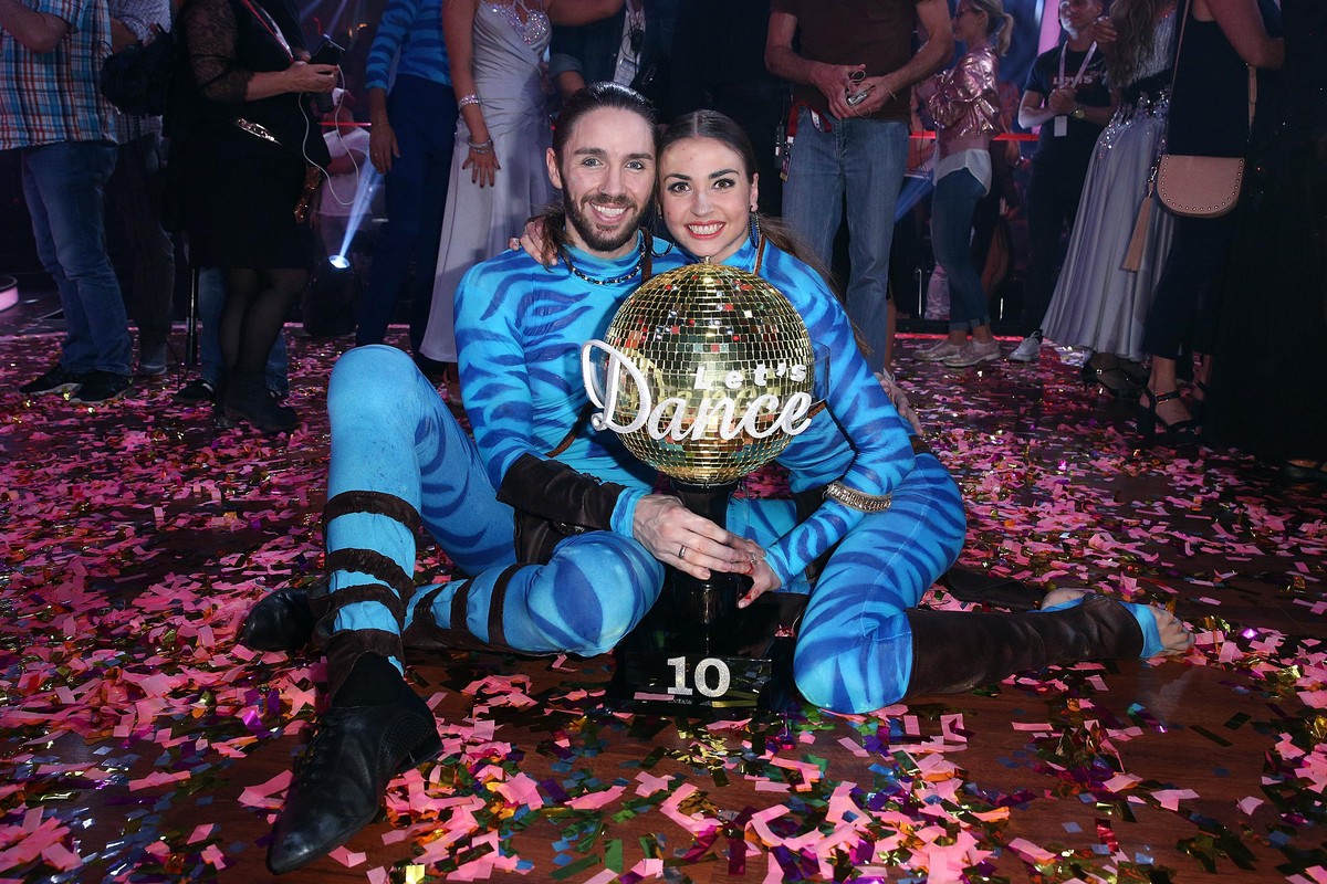 COLOGNE, GERMANY - JUNE 09: Gil Ofarim and Ekaterina Leonova during the final show of the tenth season of the television competition 'Let's Dance' on June 9, 2017 in Cologne, Germany. ( ...